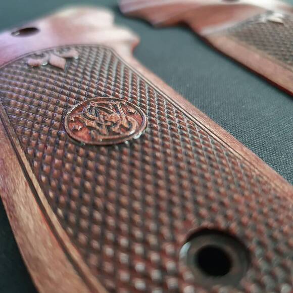 Smith And Wesson 22 Victory Maple Grips - Classic V2 Dark Cherry / Hand-painted