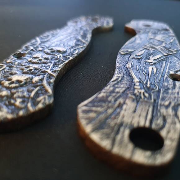 Crucifixion No Clip - Spyderco Para Military 2 Knife Scales by Svechnikov Knives