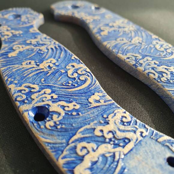 Spyderco Para Military 2 maple handle scales - Japan Wave / hand-painted