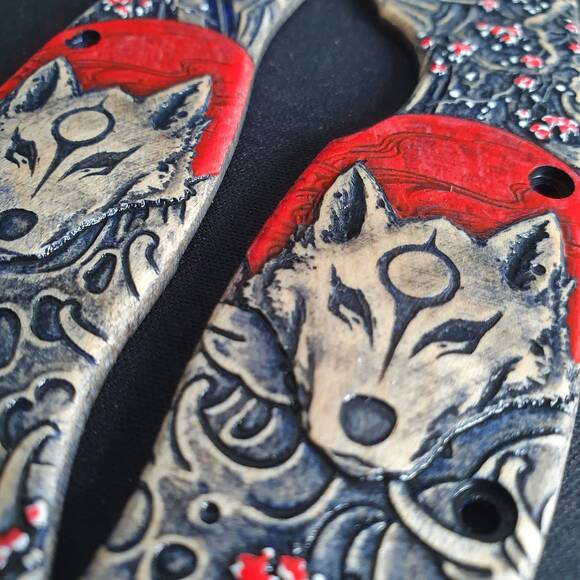 Spyderco Tenacious maple handle scales - Japanese Wolf And Sakura / hand-painted