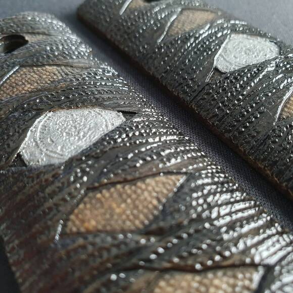 1911 Full-Size Magwell Maple Grips - Katana Black Silver Coin / Hand-painted