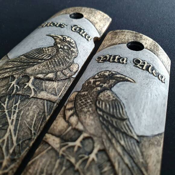 1911 Full-Size Round Butt Maple Grips - Moon Raven Mors Tua Vita Mea / Hand-painted