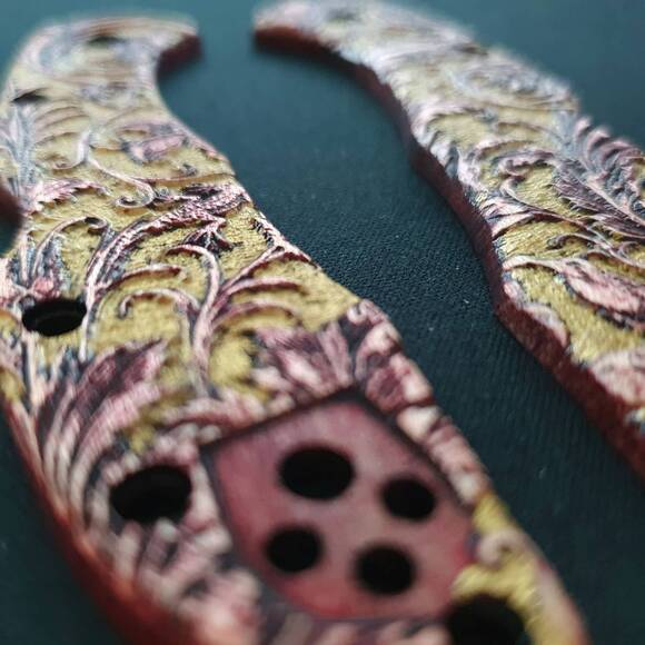 Spyderco Delica 4, Lil' Matriarch maple handle scales - Wild Thickets Baroque Gold / hand-painted