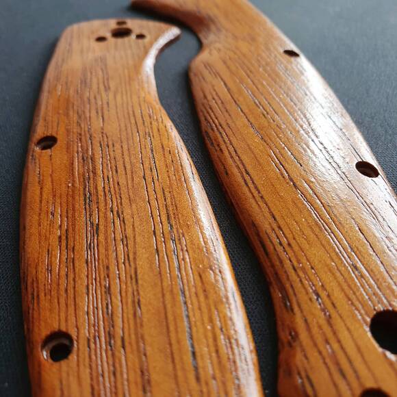 Spyderco Resilience Tip Down merbau handle scales - Traditional / hand-painted