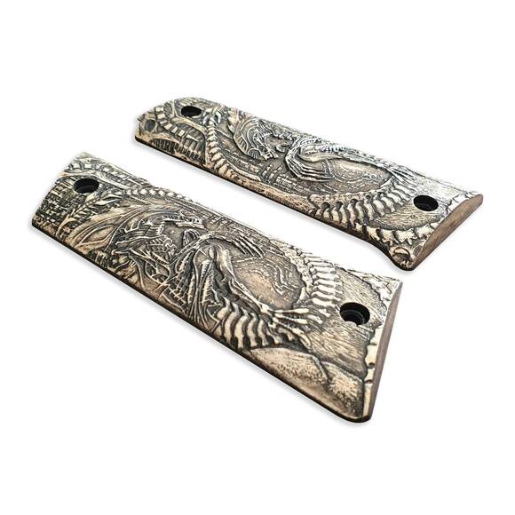 Llama 1911 Maple Grips - Alien / Hand-painted