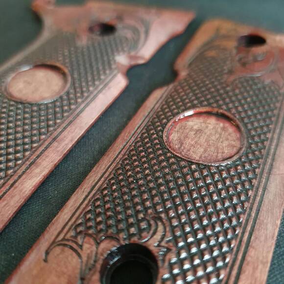 Beretta 92XI, 92GTS Maple Grips - Classic Dark Cherry (15mm) / Hand-painted