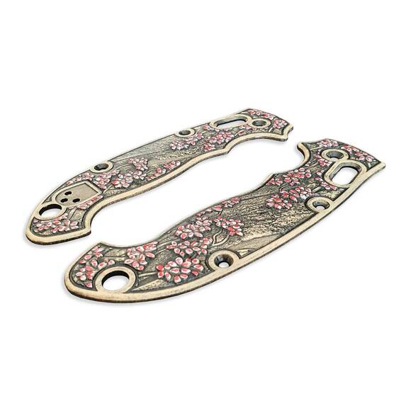 Spyderco Manix 2 XL maple handle scales - Sakura / hand-paintedSpyderco Manix 2 XL maple handle scales - Sakura / hand-painted
