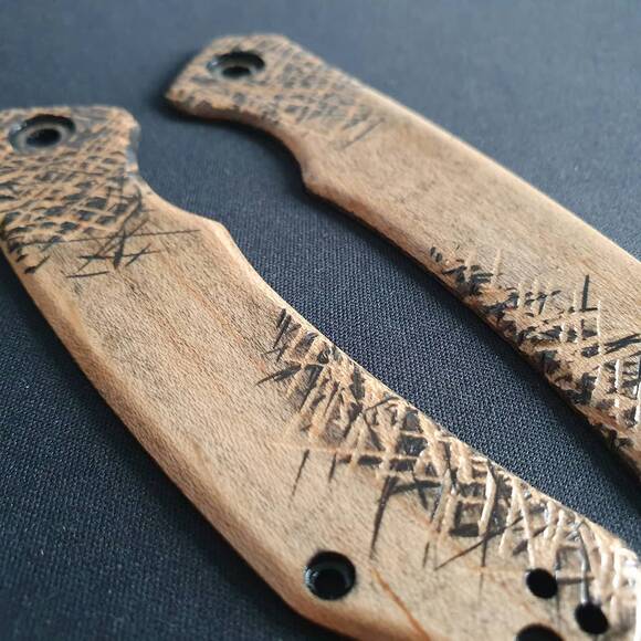 CIVIVI Brazen maple handle scales - Scratches / hand-painted