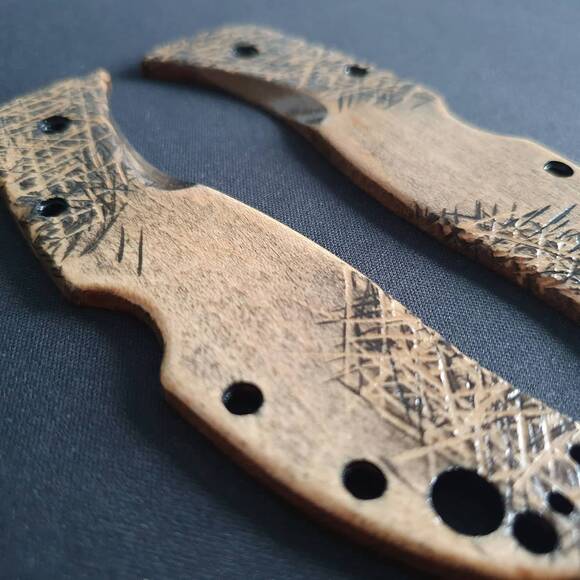 Spyderco RockJumper/LeafJumper maple handle scales - Scratches / hand-painted