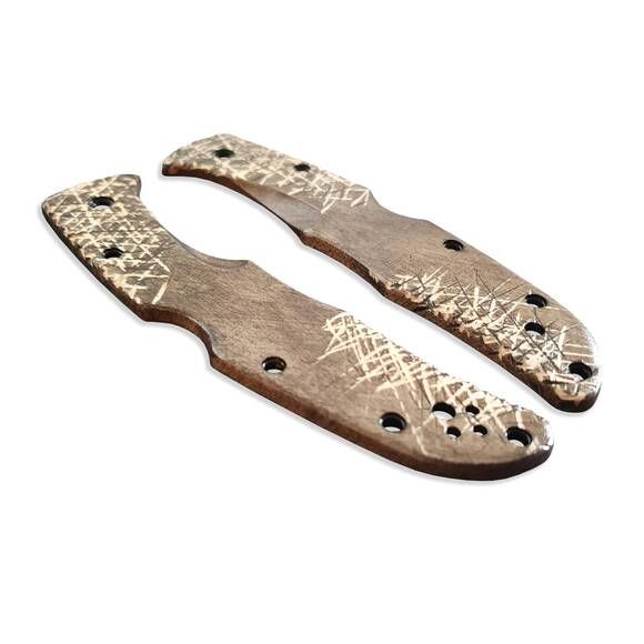 Spyderco Endura 4/Matriarch 2 maple handle scales - Scratches Dark / hand-painted
