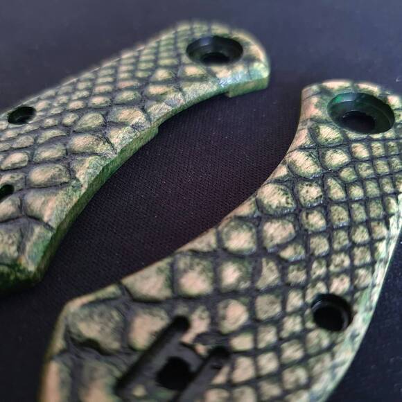 Giant Mouse ACE Nibbler maple handle scales - Snake Skin Green / hand-painted