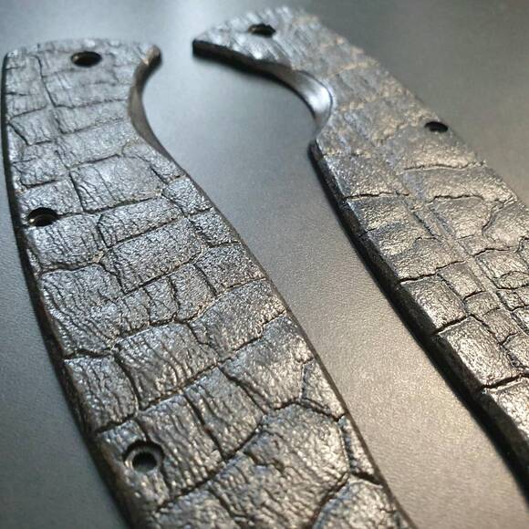 Spyderco Resilience Tip Up maple handle scales - Burned / hand-painted