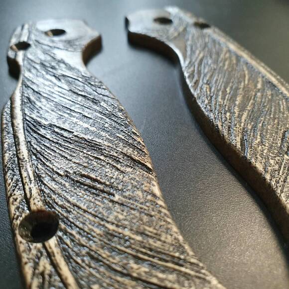 Feather - Spyderco Para Military 2 Knife Scales by Vladimir Svechnikov