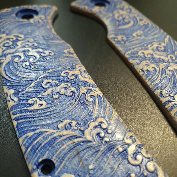 Petrified Fish Beluga 3.62" maple handle scales - Japan Wave / hand-painted