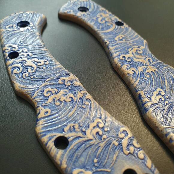 Spyderco Delica 4, Lil' Matriarch maple handle scales - Japan Wave / hand-painted