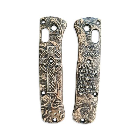 Benchmade Mini Bugout 533 maple handle scales - Luke 22:36 / hand-painted