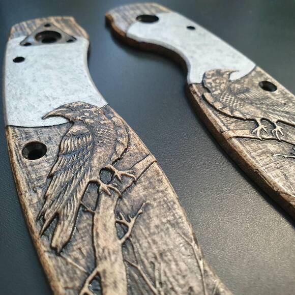Spyderco Military maple handle scales - Moon Raven / hand-painted