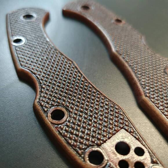 Spyderco Delica 4, Lil' Matriarch maple handle scales - Classic V2 Dark Cherry / hand-painted