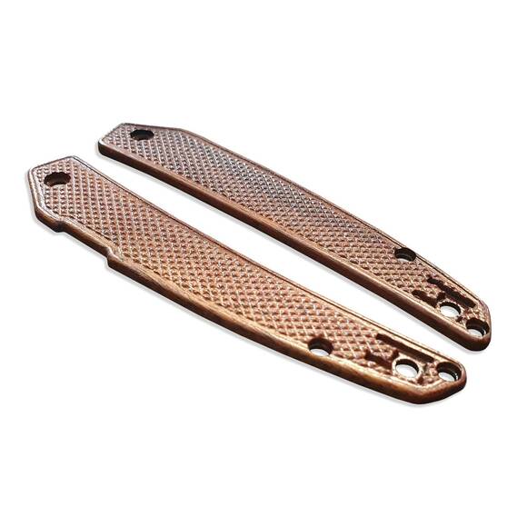Spyderco Ikuchi walnut handle scales - Classic V2 / hand-painted