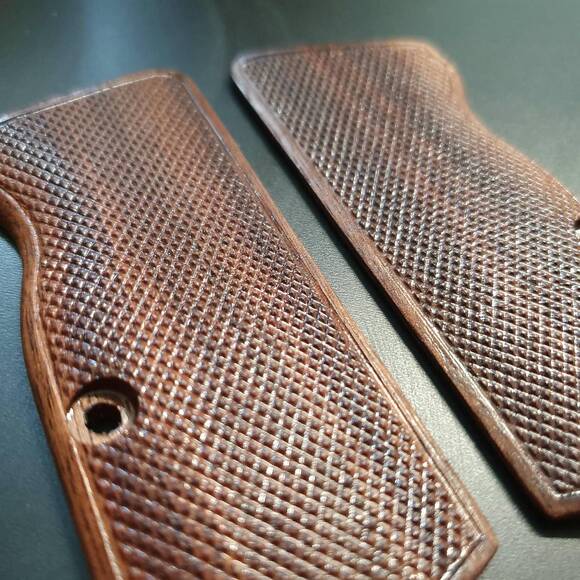 Tanfoglio Large Frame Medium Walnut Grips - Classic V2 / Hand-painted