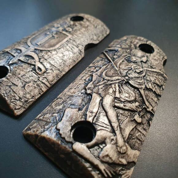 Quis Ut Deus - Kimber Micro 9 Grips