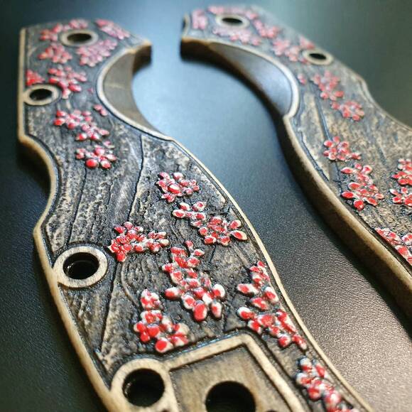 Spyderco Stretch 2 maple handle scales - Sakura / hand-painted