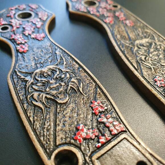 Spyderco Para 3 maple handle scales - Sakura Lynx / hand-painted