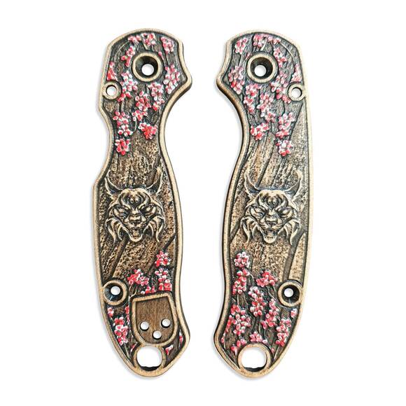 Spyderco Para 3 maple handle scales - Sakura Lynx / hand-painted