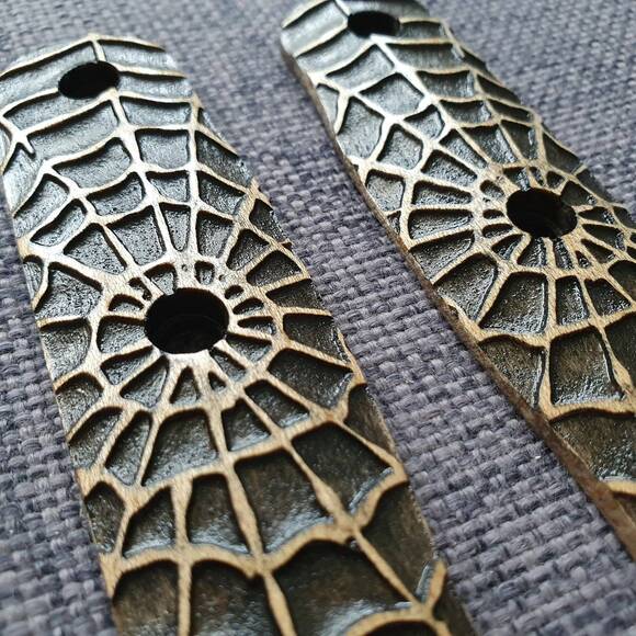 Fällkniven F1X maple handle scales - Spider Web V2 / hand-painted