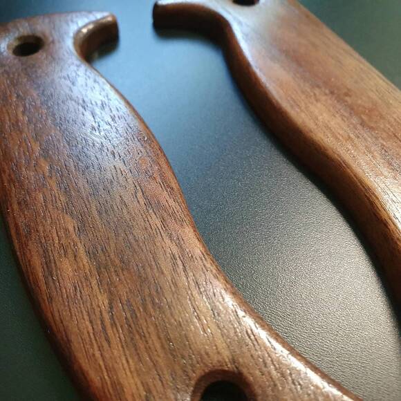 ESEE Model 5/6 walnut handle scales - Traditional / hand-painted