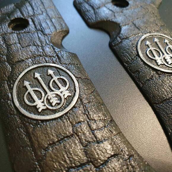 Beretta Logo Charcoal - Beretta 80X Cheetah Grips