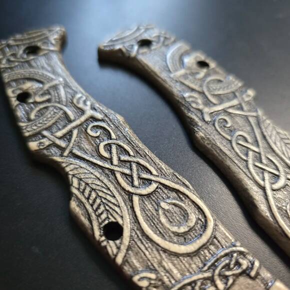 Spyderco Endura 4/Matriarch 2 maple handle scales - Celtic Gates / hand-painted