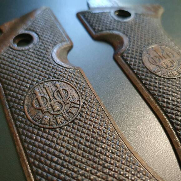 Beretta 80X Cheetah Walnut Grips - Classic V2 Medallion Dark / Hand-painted