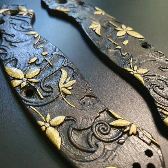 Spyderco Military 2 maple handle scales - Japanese Maple Black Gold / hand-painted