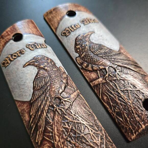 1911 Full-Size Round Butt Maple Grips - Moon Raven Mors Tua Vita Mea Cherry / Hand-painted