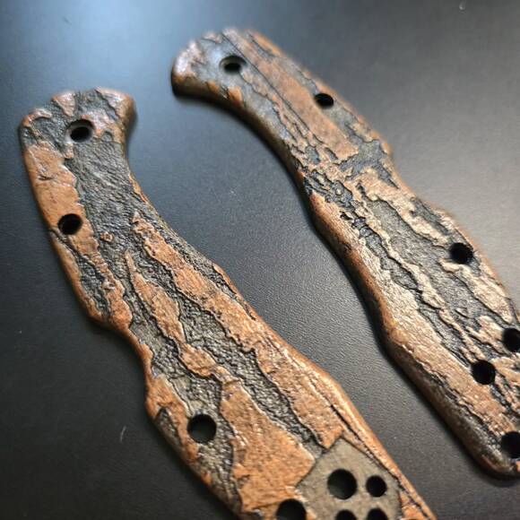 Spyderco Delica 4, Lil' Matriarch maple handle scales - Roughness Bronze / hand-painted