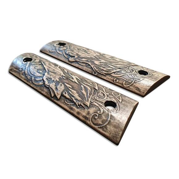 1911 Full-Size Magwell Maple Grips - Wolves / Hand-painted
