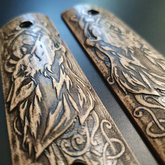 1911 Full-Size Magwell Maple Grips - Wolves / Hand-painted